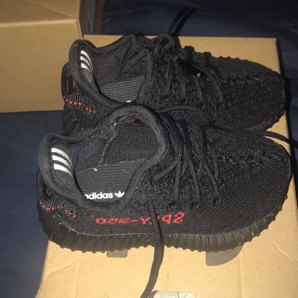 Authentic toddler yeezy 350 boost - Picture 2 of 3